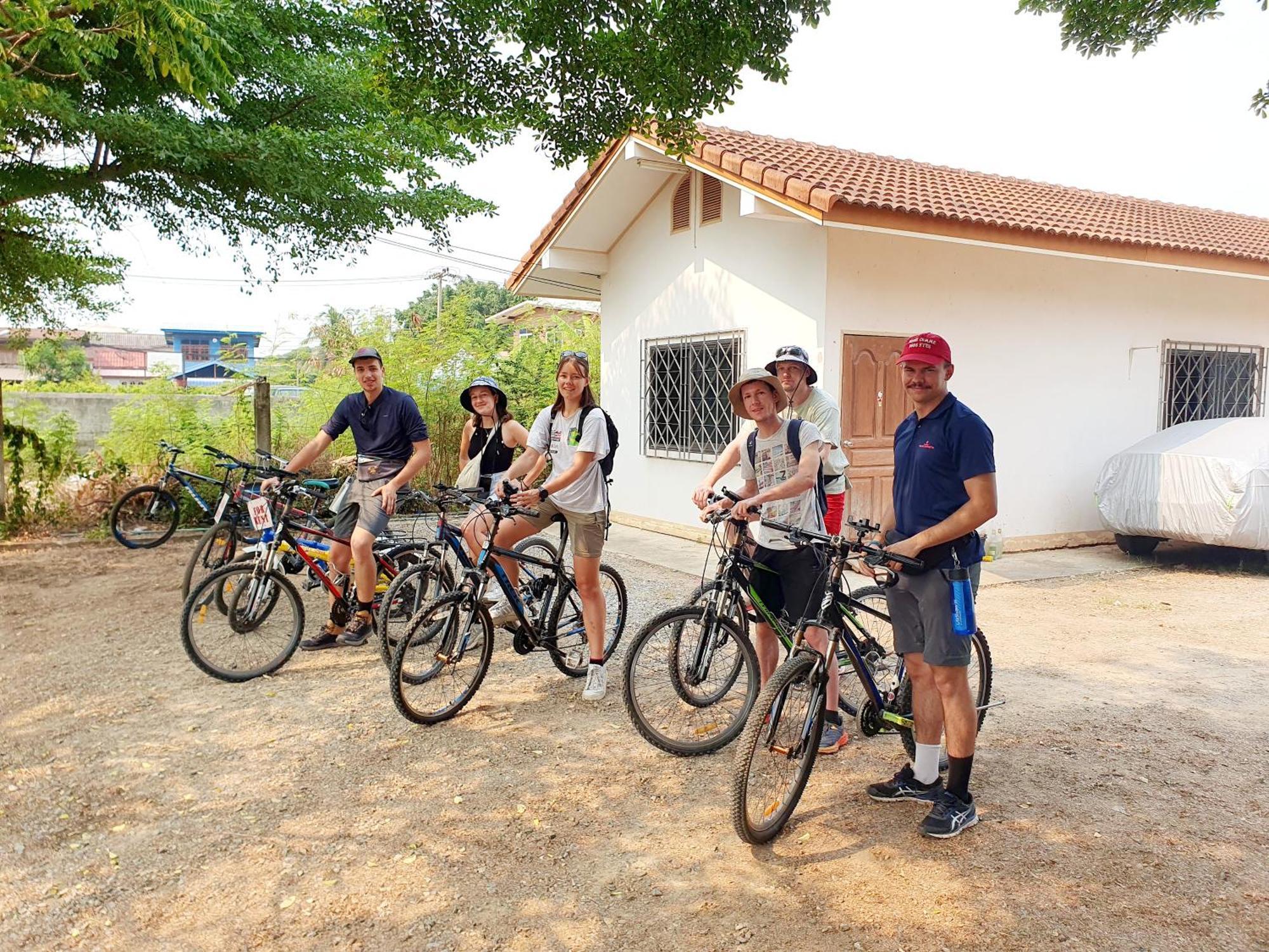 Rumah tetamu Ktt And Motorbike & Bicycle For Rents 2*